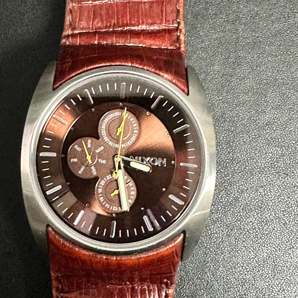 Nixon Esquire CS Watch